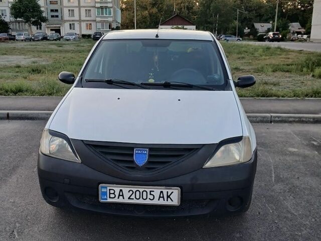 Белый Дачия Логан, объемом двигателя 1.4 л и пробегом 380 тыс. км за 2499 $, фото 1 на Automoto.ua