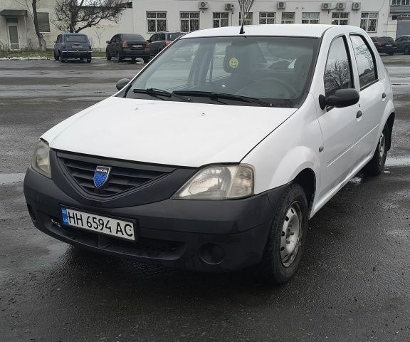 Белый Дачия Логан, объемом двигателя 1.4 л и пробегом 567 тыс. км за 2000 $, фото 1 на Automoto.ua