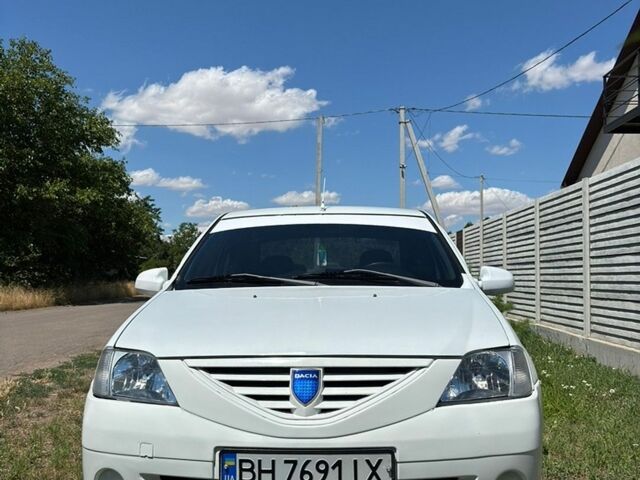 Белый Дачия Логан, объемом двигателя 1.4 л и пробегом 300 тыс. км за 2900 $, фото 1 на Automoto.ua