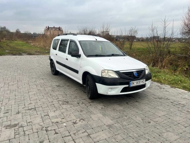Білий Дачія Logan, об'ємом двигуна 1.6 л та пробігом 302 тис. км за 3800 $, фото 1 на Automoto.ua