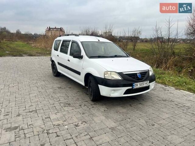 Білий Дачія Logan, об'ємом двигуна 1.6 л та пробігом 302 тис. км за 3800 $, фото 1 на Automoto.ua
