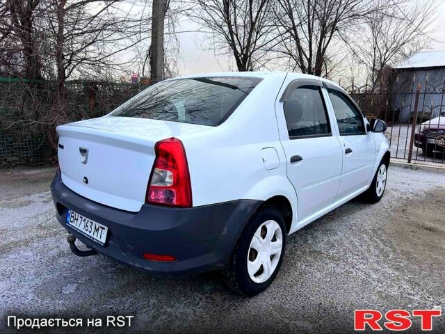 Белый Дачия Логан, объемом двигателя 12 л и пробегом 242 тыс. км за 3799 $, фото 1 на Automoto.ua