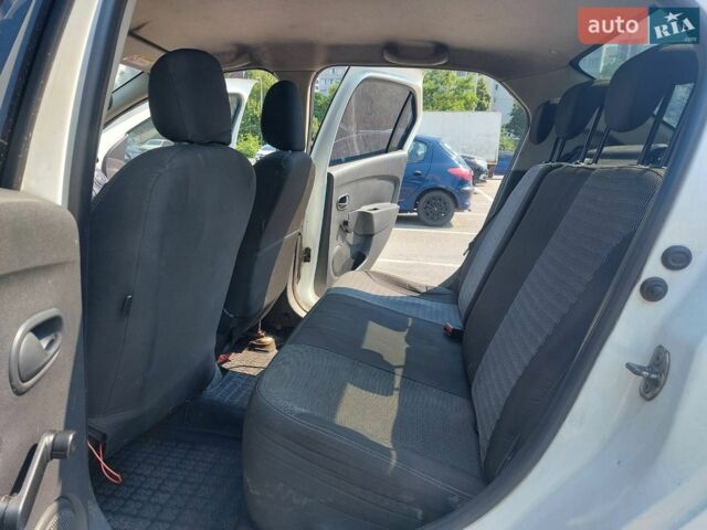 Белый Дачия Логан, объемом двигателя 1.1 л и пробегом 285 тыс. км за 3400 $, фото 1 на Automoto.ua