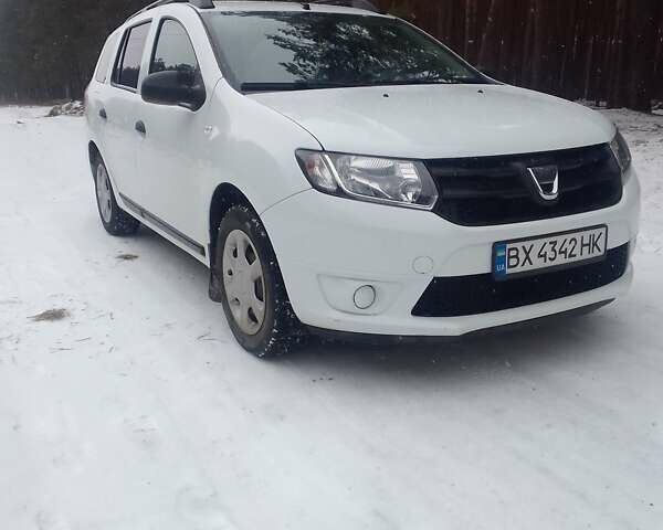 Белый Дачия Логан, объемом двигателя 1.2 л и пробегом 225 тыс. км за 5800 $, фото 1 на Automoto.ua