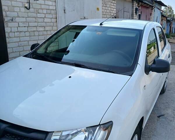 Белый Дачия Логан, объемом двигателя 1.2 л и пробегом 133 тыс. км за 5850 $, фото 1 на Automoto.ua