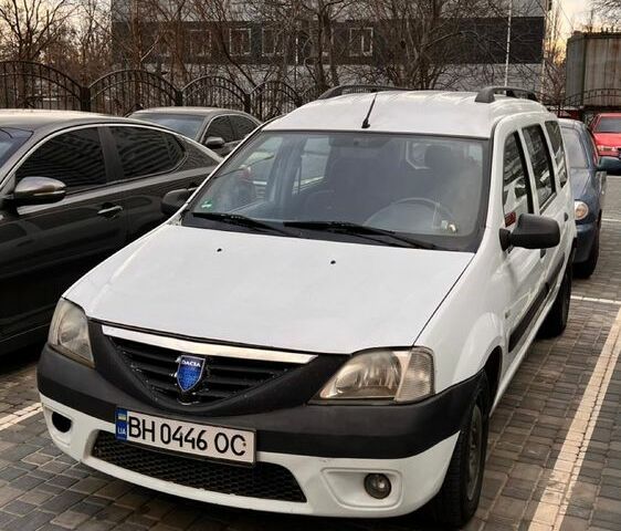 Белый Дачия Логан, объемом двигателя 1.6 л и пробегом 300 тыс. км за 3500 $, фото 1 на Automoto.ua