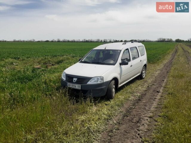 Белый Дачия Логан, объемом двигателя 1.4 л и пробегом 200 тыс. км за 5000 $, фото 1 на Automoto.ua
