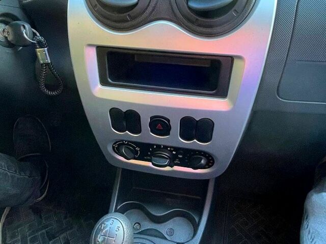 Білий Дачія Logan, об'ємом двигуна 1.6 л та пробігом 165 тис. км за 5900 $, фото 1 на Automoto.ua