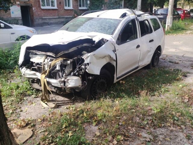 Белый Дачия Логан, объемом двигателя 1.2 л и пробегом 218 тыс. км за 2000 $, фото 1 на Automoto.ua