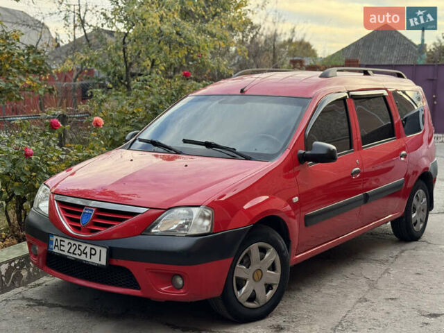 Красный Дачия Логан, объемом двигателя 1.5 л и пробегом 320 тыс. км за 5500 $, фото 1 на Automoto.ua