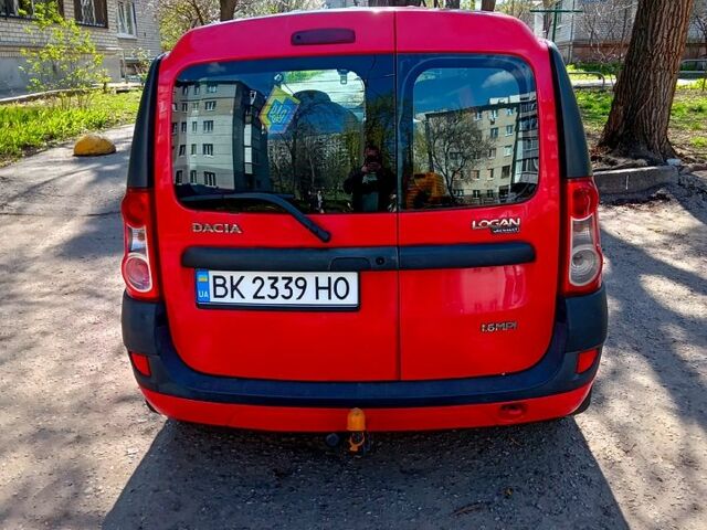 Красный Дачия Логан, объемом двигателя 1.6 л и пробегом 300 тыс. км за 3700 $, фото 1 на Automoto.ua