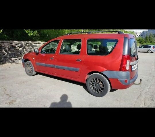 Красный Дачия Логан, объемом двигателя 1.6 л и пробегом 280 тыс. км за 2200 $, фото 1 на Automoto.ua