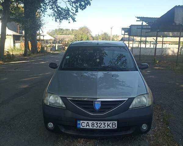 Серый Дачия Логан, объемом двигателя 1.6 л и пробегом 208 тыс. км за 3000 $, фото 1 на Automoto.ua