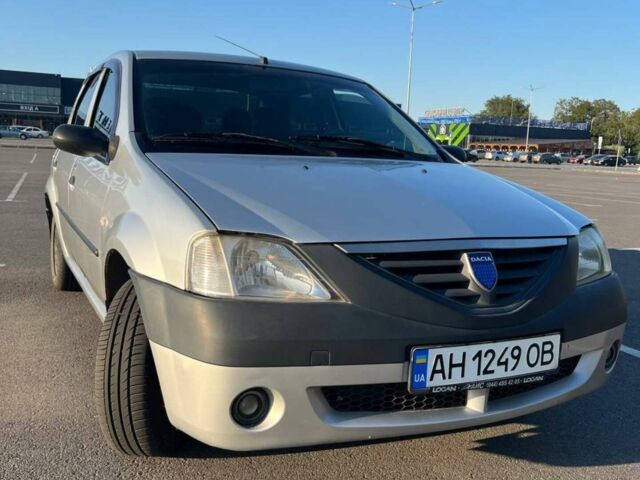 Серый Дачия Логан, объемом двигателя 1.4 л и пробегом 200 тыс. км за 3000 $, фото 1 на Automoto.ua