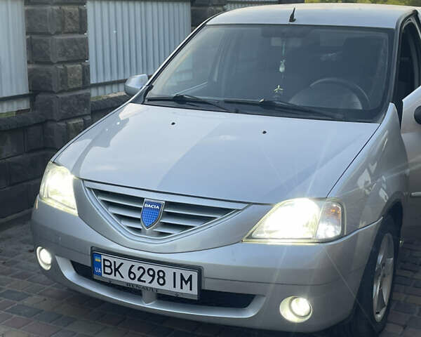 Серый Дачия Логан, объемом двигателя 1.6 л и пробегом 171 тыс. км за 4250 $, фото 1 на Automoto.ua