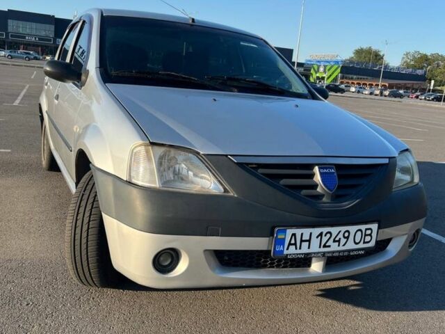 Серый Дачия Логан, объемом двигателя 1.4 л и пробегом 200 тыс. км за 3500 $, фото 1 на Automoto.ua