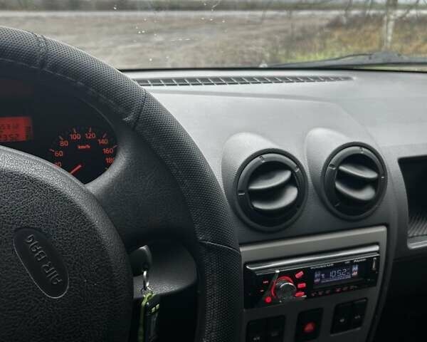 Серый Дачия Логан, объемом двигателя 1.4 л и пробегом 260 тыс. км за 3600 $, фото 1 на Automoto.ua