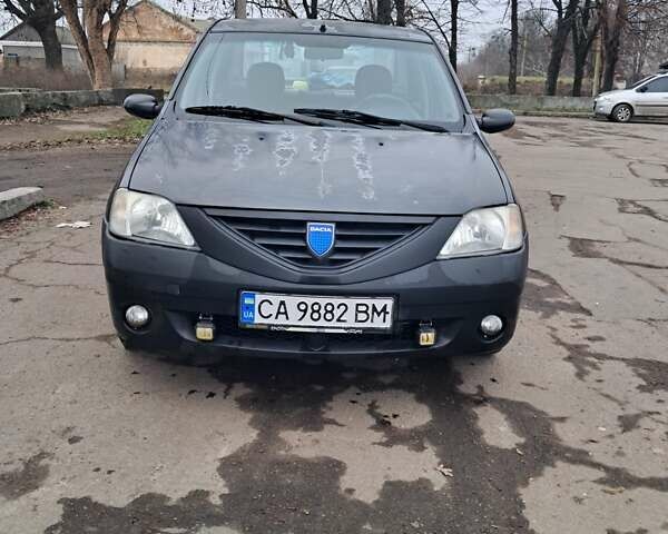 Серый Дачия Логан, объемом двигателя 1.4 л и пробегом 318 тыс. км за 2750 $, фото 1 на Automoto.ua