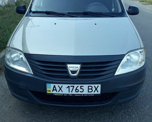 Серый Дачия Логан, объемом двигателя 1.4 л и пробегом 298 тыс. км за 2800 $, фото 1 на Automoto.ua