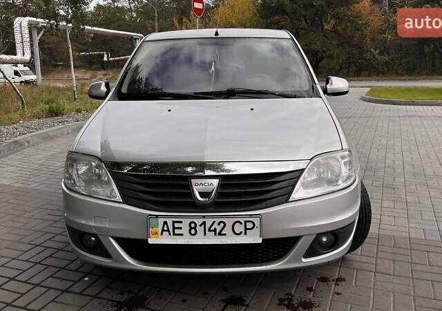 Дачія Logan 2008 у Дніпро (Дніпропетровську) на Automoto.ua Сірий Дачія Logan, об'ємом двигуна 1.6 л та пробігом 300 тис. км за 4600 $, фото 1 на Automoto.ua