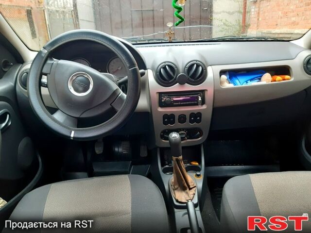 Серый Дачия Логан, объемом двигателя 1.6 л и пробегом 140 тыс. км за 4800 $, фото 1 на Automoto.ua