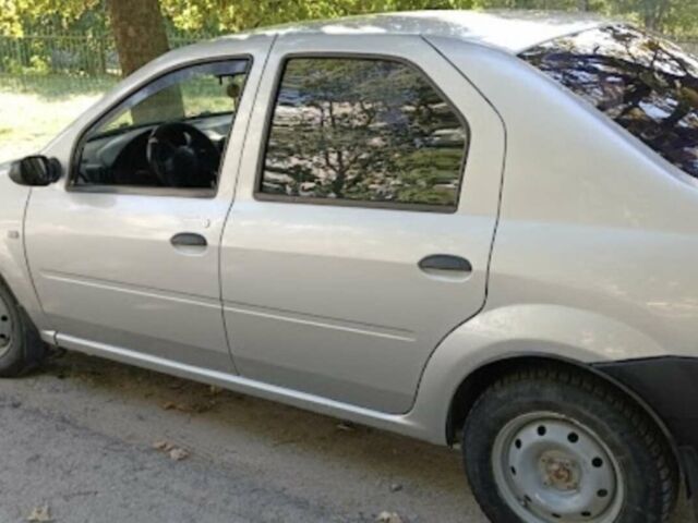 Серый Дачия Логан, объемом двигателя 1.4 л и пробегом 304 тыс. км за 3000 $, фото 1 на Automoto.ua