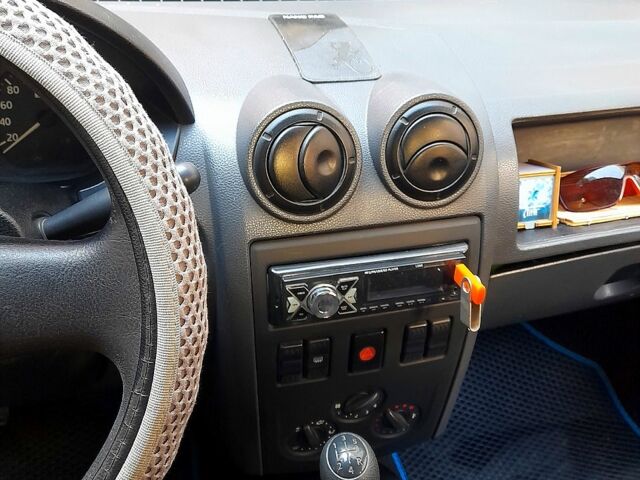 Сірий Дачія Logan, об'ємом двигуна 1.4 л та пробігом 145 тис. км за 3500 $, фото 1 на Automoto.ua