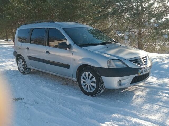 Серый Дачия Логан, объемом двигателя 1.6 л и пробегом 445 тыс. км за 2750 $, фото 1 на Automoto.ua