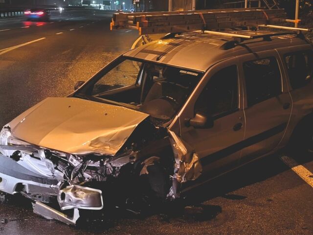 Серый Дачия Логан, объемом двигателя 1.6 л и пробегом 276 тыс. км за 2100 $, фото 1 на Automoto.ua