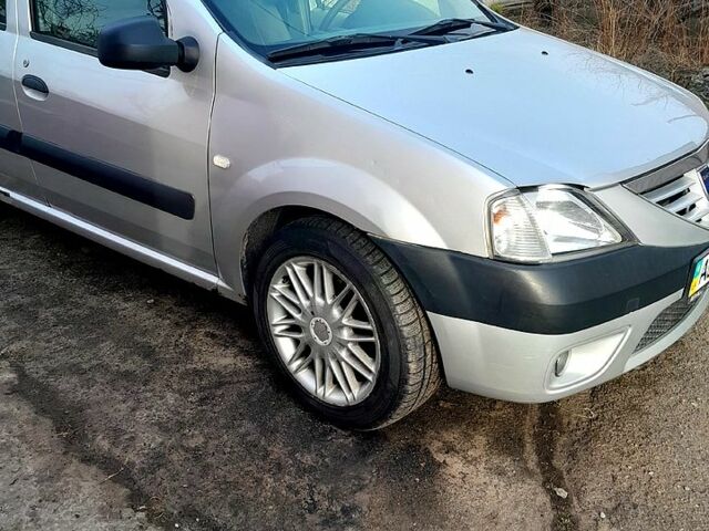 Серый Дачия Логан, объемом двигателя 1.6 л и пробегом 192 тыс. км за 4000 $, фото 1 на Automoto.ua