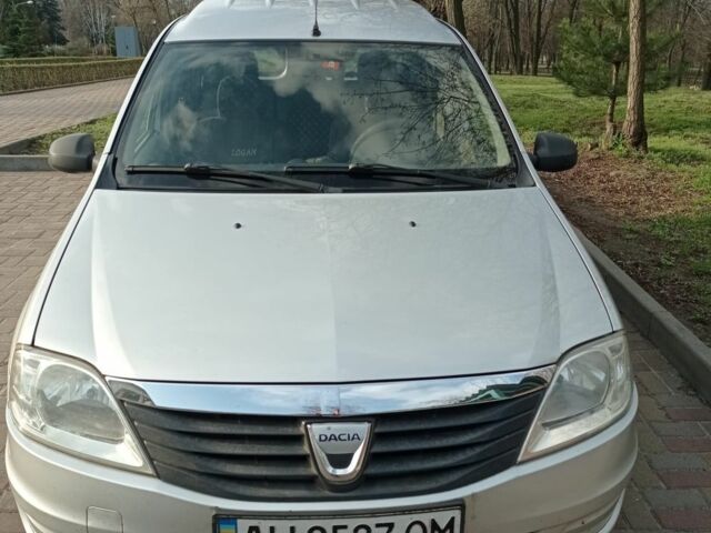 Серый Дачия Логан, объемом двигателя 1.6 л и пробегом 280 тыс. км за 4964 $, фото 1 на Automoto.ua