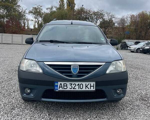 Синий Дачия Логан, объемом двигателя 1.6 л и пробегом 230 тыс. км за 5500 $, фото 1 на Automoto.ua