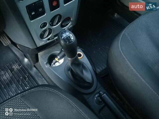 Синий Дачия Логан, объемом двигателя 1.6 л и пробегом 235 тыс. км за 4500 $, фото 1 на Automoto.ua