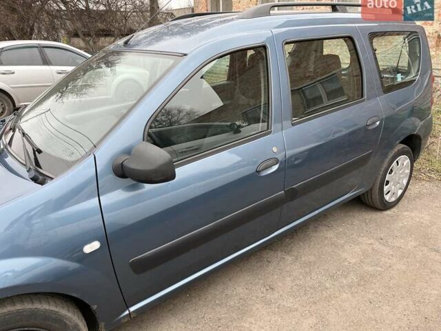 Синий Дачия Логан, объемом двигателя 1.6 л и пробегом 300 тыс. км за 4500 $, фото 1 на Automoto.ua
