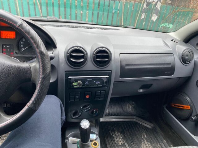 Синій Дачія Logan, об'ємом двигуна 1.4 л та пробігом 253 тис. км за 4050 $, фото 1 на Automoto.ua