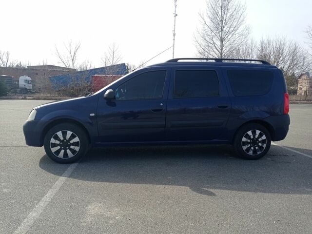 Синий Дачия Логан, объемом двигателя 1.6 л и пробегом 211 тыс. км за 5500 $, фото 1 на Automoto.ua