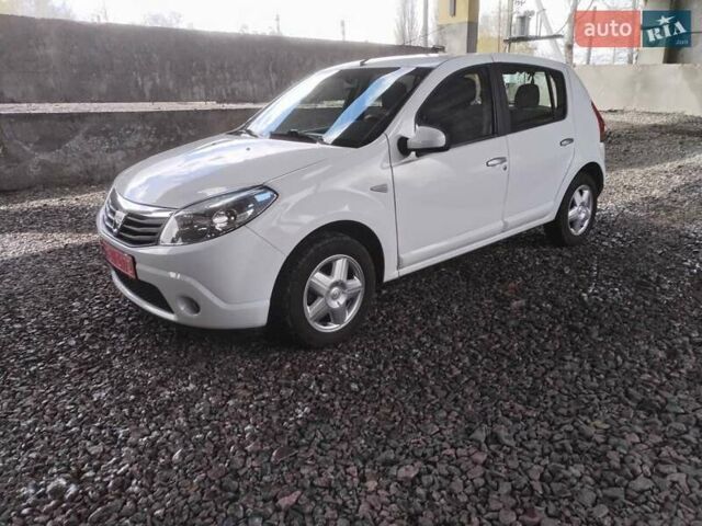 Білий Дачія Sandero, об'ємом двигуна 1.6 л та пробігом 240 тис. км за 4550 $, фото 1 на Automoto.ua