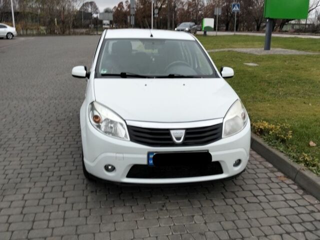 Белый Дачия Сандеро, объемом двигателя 0 л и пробегом 234 тыс. км за 3400 $, фото 1 на Automoto.ua