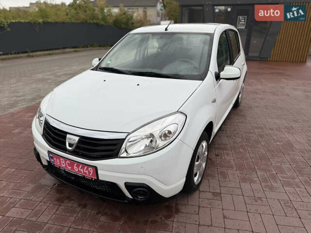 Білий Дачія Sandero, об'ємом двигуна 1.6 л та пробігом 140 тис. км за 4899 $, фото 1 на Automoto.ua