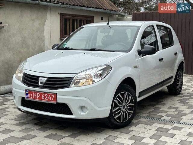 Белый Дачия Сандеро, объемом двигателя 1.2 л и пробегом 187 тыс. км за 4200 $, фото 1 на Automoto.ua