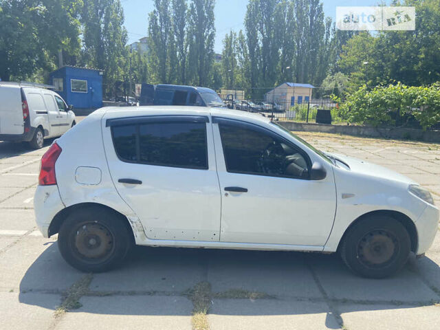 Білий Дачія Sandero, об'ємом двигуна 1.4 л та пробігом 297 тис. км за 3200 $, фото 1 на Automoto.ua