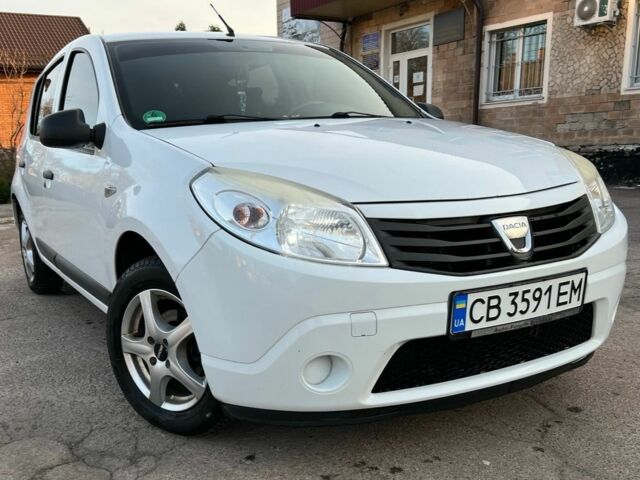 Белый Дачия Сандеро, объемом двигателя 1.1 л и пробегом 245 тыс. км за 4200 $, фото 1 на Automoto.ua