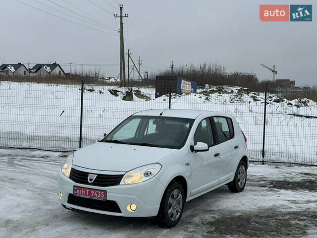 Белый Дачия Сандеро, объемом двигателя 1.2 л и пробегом 142 тыс. км за 5350 $, фото 1 на Automoto.ua