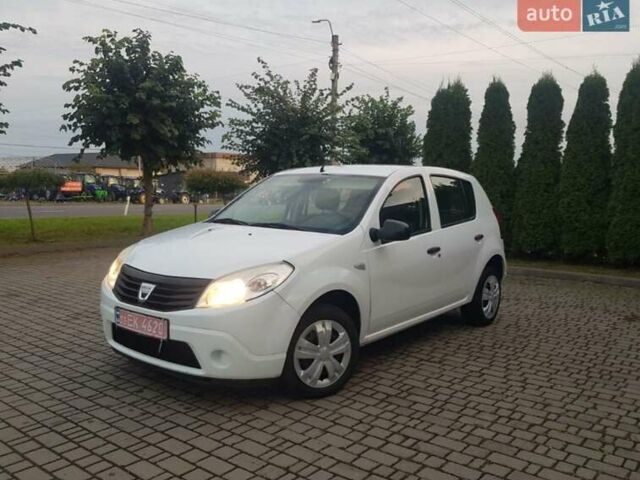 Белый Дачия Сандеро, объемом двигателя 1.4 л и пробегом 176 тыс. км за 4500 $, фото 1 на Automoto.ua