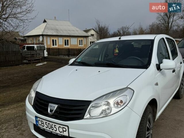 Белый Дачия Сандеро, объемом двигателя 1.39 л и пробегом 137 тыс. км за 4600 $, фото 1 на Automoto.ua