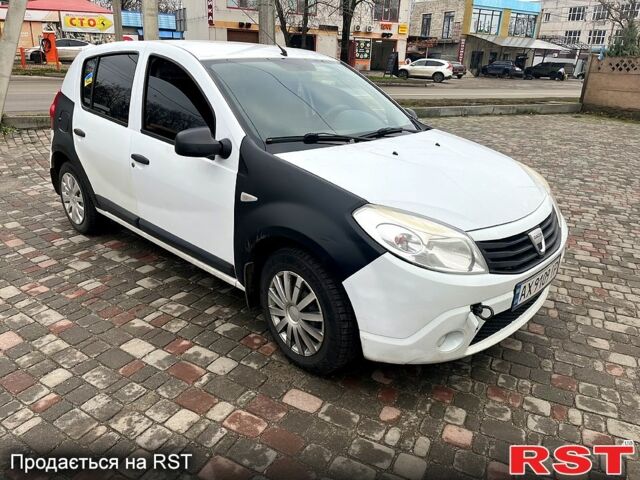 Белый Дачия Сандеро, объемом двигателя 1.4 л и пробегом 250 тыс. км за 2250 $, фото 1 на Automoto.ua