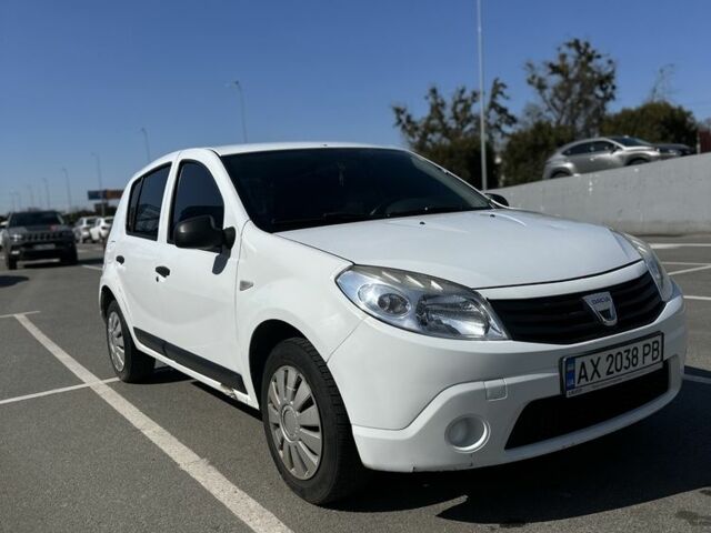 Белый Дачия Сандеро, объемом двигателя 1.4 л и пробегом 193 тыс. км за 3600 $, фото 1 на Automoto.ua