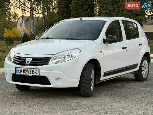 Белый Дачия Сандеро, объемом двигателя 1.2 л и пробегом 130 тыс. км за 4900 $, фото 1 на Automoto.ua