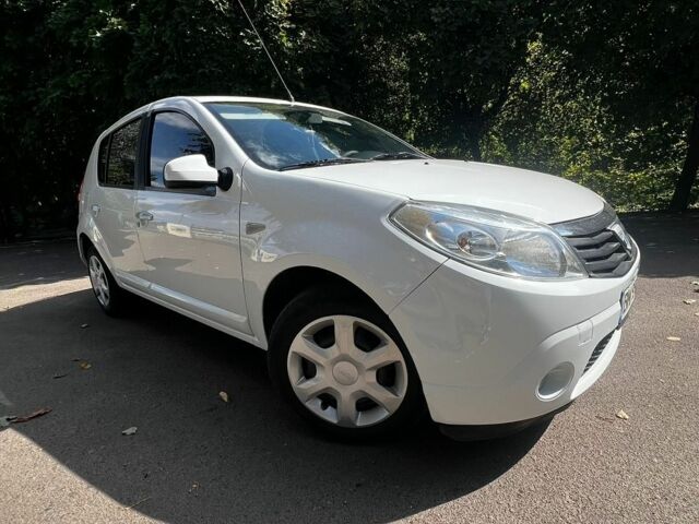 Білий Дачія Sandero, об'ємом двигуна 1.39 л та пробігом 220 тис. км за 5100 $, фото 1 на Automoto.ua