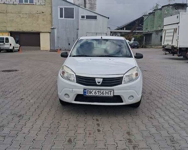 Білий Дачія Sandero, об'ємом двигуна 1.4 л та пробігом 227 тис. км за 3700 $, фото 1 на Automoto.ua